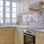 Twentyseven Homey Near Promenade شقة