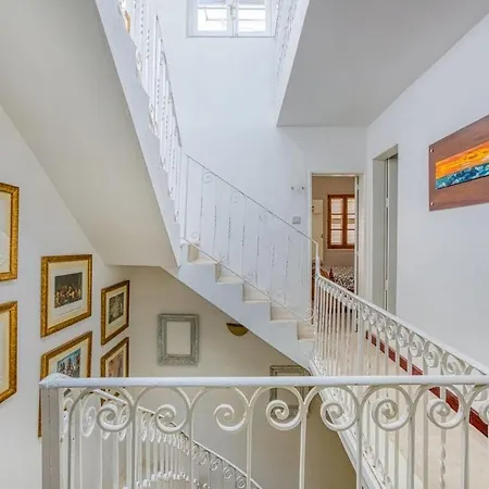 Designer 1br Loft Sleeps 4 In Area Sliema